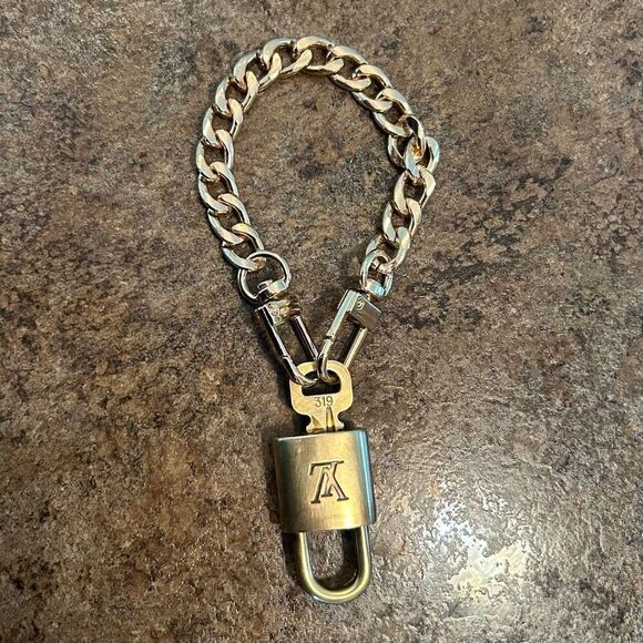 Louis Vuitton #319 Lock and Key Brass Gold with bracelet gold chain(unbranded) - Picture 1 of 5
